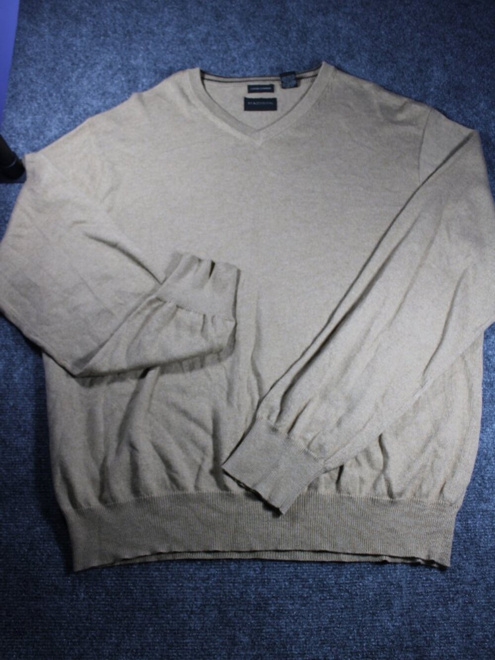 Madison Cotton Cashmere Sweater Men's Size Large Tan V Neck Pullover Sweater